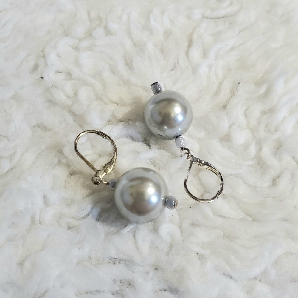 Pearl Necklace & 2 Piece Earrings Set - Picture 4 of 9